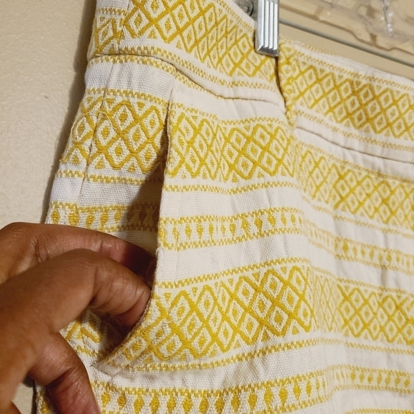 Loft | Women's Yellow Gold and White Riviera Short Shorts (Size 14) - Picture 4 of 15